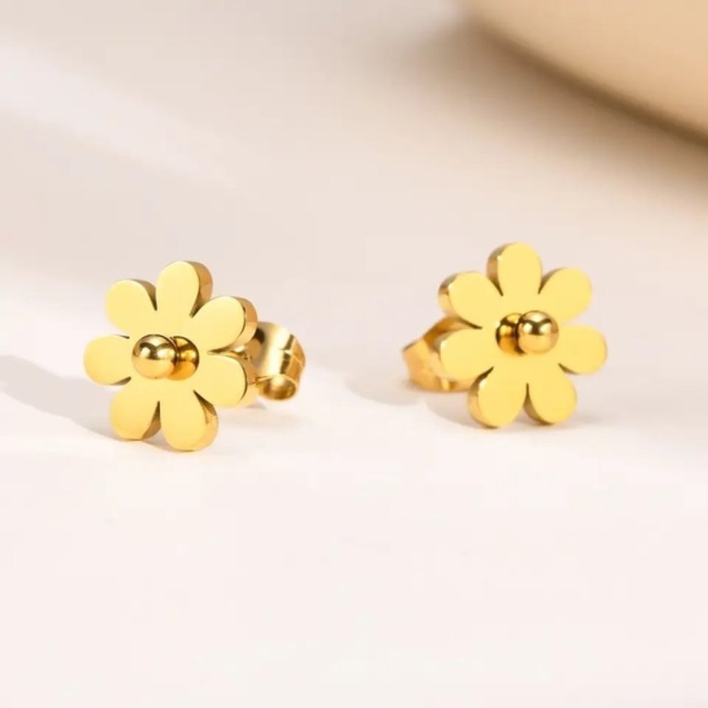 18k Gold Plated Daisy Flower Earrings